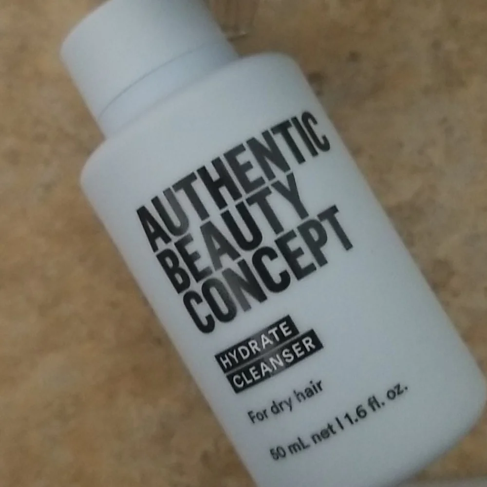 4/25 bundle item. Authentic Beauty Hydrating Cleanser (Shampoo)